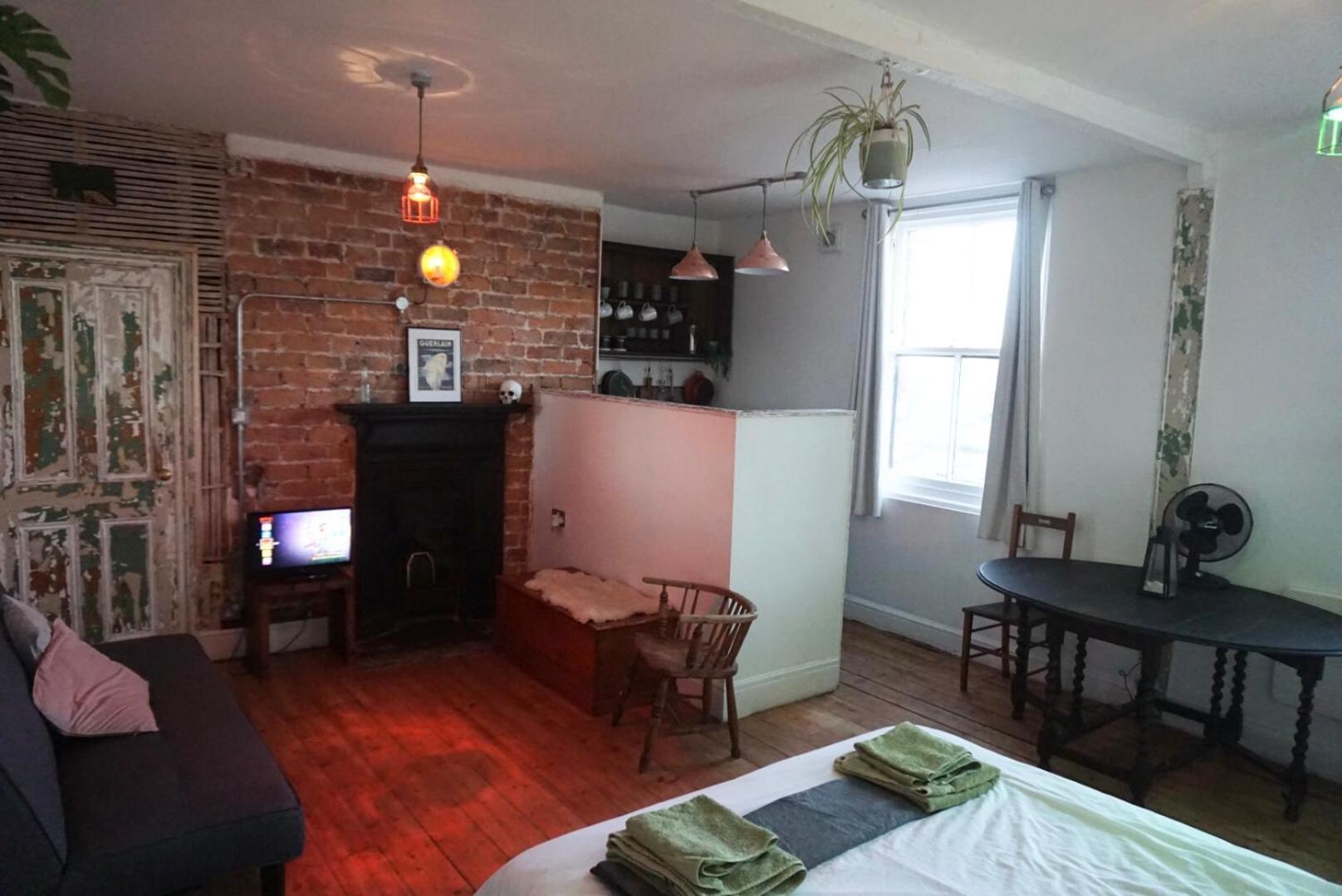 New! Castle View Studio Apartment スカーバラ エクステリア 写真
