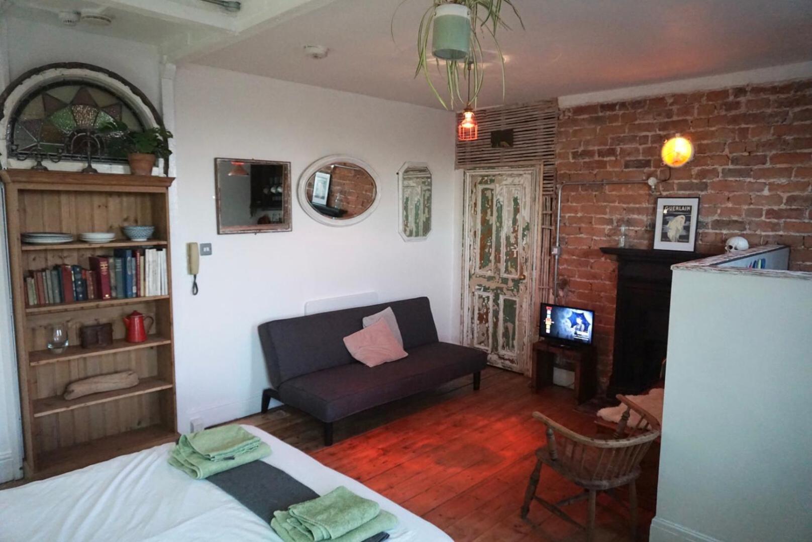 New! Castle View Studio Apartment スカーバラ エクステリア 写真
